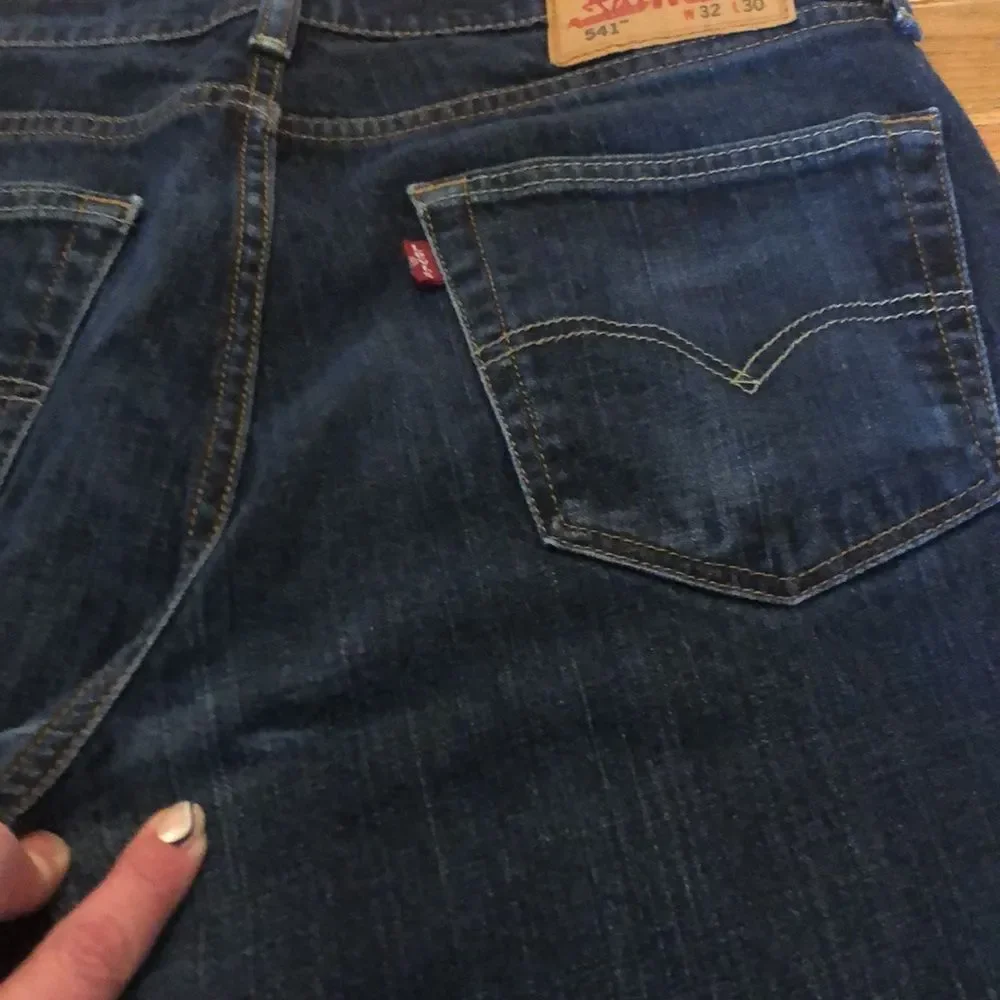 Levi’s jeans 32 x 30 inch dark wash denim straight leg